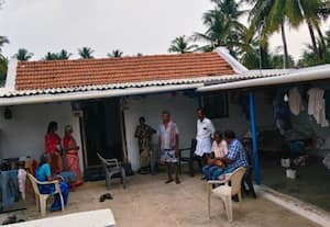 பாட்டி – பேரனை தாக்கி நகை, பணம் கொள்ளை: முகமூடி கொள்ளையர் அட்டகாசம்