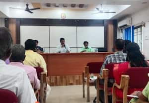 எதுவுமே செய்யாததற்கு எதற்கு குறைதீர் கூட்டம் விவசாயிகள் சரமாரி கேள்வி