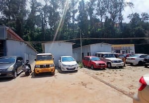 ரூ.42.50 லட்சம் செலவில் தற்காலிக கடைகள் வீண்: ‘பார்க்கிங்’ இடமாக மாறிய வளாகம்