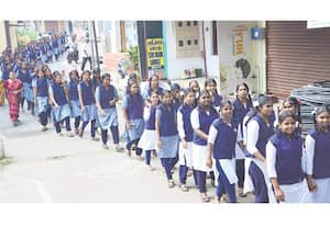 மாவட்டத்தில் இளைஞர் எழுச்சி நாள் பேரணி பள்ளி மாணவியர் பங்கேற்பு