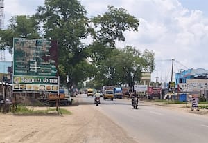 வழிகாட்டி பலகை சேதம் வாகன ஓட்டிகள் அவதி