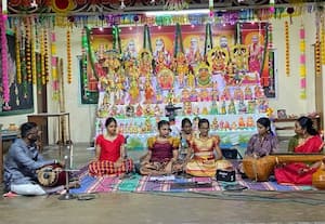 மீனாட்சி அலங்காரத்தில் சுவாமி அருள்பாலிப்பு