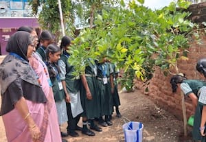 சுற்றுச்சூழலை பாதுக்காக மாணவர்கள் மூலம் விழிப்புணர்வு: மரக்கன்றுகள் பராமரிக்க வலியுறுத்தல்