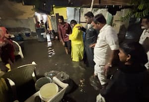 வீடுகளுக்குள் புகுந்த கழிவு நீர் பொதுமக்கள் சாலை மறியல்