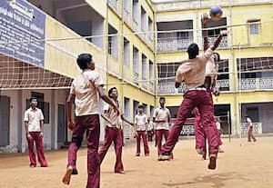 புதிய அட்டவணை வந்தாச்சு அமலுக்கு; பள்ளிகளில் ஆசிரியருக்கு எங்கே போவது: உடற்கல்வி பாடவேளையில் நடக்குது 'சடுகுடு'