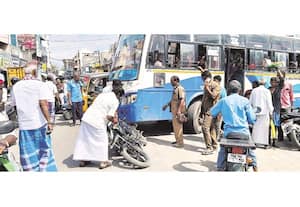 பாலக்கோடு டவுனில் போக்குவரத்து நெரிசல் டிராபிக் போலீஸ் நியமிக்க மக்கள் கோரிக்கை