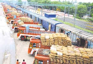நாமக்கல்லுக்கு வரத்தான 2,600 டன் மக்காச்சோளம்