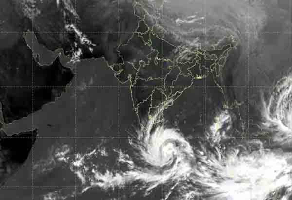Bay of Bengal system may strengthen into a cyclone by October 26