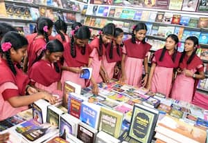 புத்தக வாசிப்பு சமூகத்தை புரிந்து கொள்ள உதவும்