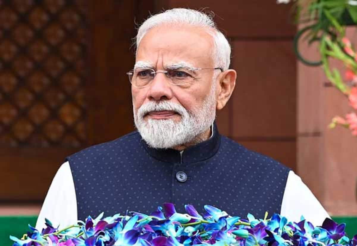 பாரா ஆசிய விளையாட்டில் வரலாற்று சாதனை; வீரர்களுக்கு பிரதமர் மோடி பாராட்டு