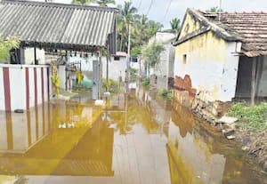 வீடுகளுக்குள் புகுந்த மழைநீர் விடிய விடிய மக்கள் தவிப்பு