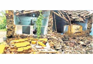 வீட்டின் சுவர் இடிந்து சேதம்