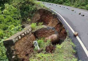 மேட்டுப்பாளையம் - உதகை சாலையில் 3வது நாளாக போக்குவரத்து தடை