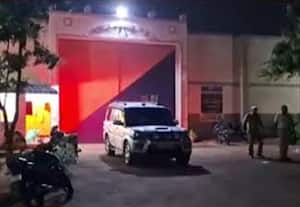 15 கைதிகள் தப்பி ஓட்டம்; தேனி சிறையில் நள்ளிரவில் சம்பவம்