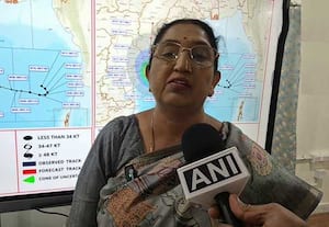 ஆந்திராவின் கடலோரப் பகுதிகளுக்கு நாளை காலை வரை ரெட் அலெர்ட்; மீனவர்கள் கடலுக்குச் செல்ல தடை
