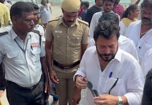 தினமலர் செய்தி எதிரொலி: ஆகம விதிகளை கடைபிடித்து முருகனை வழிபட்ட அமைச்சர்