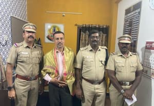 பஸ்சில் கிடந்த ரூ.30 ஆயிரத்தை ஒப்படைத்தவருக்கு பாராட்டு