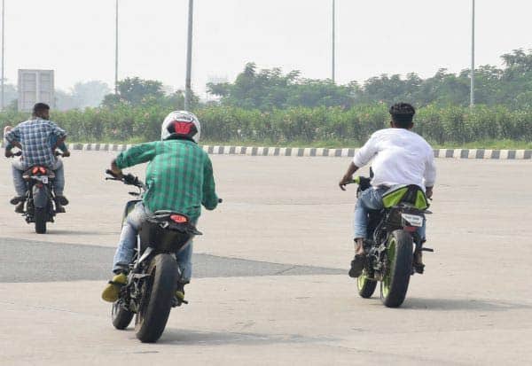 இருசக்கர வாகனம் ஓட்டி பதற வைக்கும் சிறார்கள்: பெற்றோரே 'இது பெருமை அல்ல பேராபத்து'
