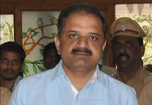 அறிவாளனுக்கு கும்மி அடிக்கிறது யாரு? கோட்சேக்கு குமுறி குதிச்சவர் தான் பாரு!