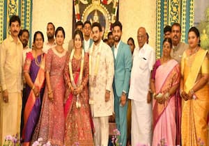  சூப்பர் சரவணா ஸ்டோர் சபாபதி-சுனிதா தம்பதியின் மகன்  திருமண வரவேற்பு நிகழ்ச்சி நேற்று (ஜூன்26) நடந்தது. மணமக்கள் ரோஷன் ஸ்ரீ ரத்தினம்- லாக்சஷினி உடன் இடமிருந்து வலம் மணமகளின் பெற்றோர் சுந்தரராஜ்-மஞ்சு மணமகளின் தங்கை ரோஷினி, மணமகனின் தம்பி யோகேஷ் ஸ்ரீ ரத்தினம், தாத்தா பாட்டி ராஜரத்தினம், ரேவதி.இடம்: திருவான்மியூர்,சென்னை.