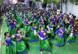 திருப்பூர் அய்யப்பன் கோவில் கும்பாபிஷேகத்தை ஒட்டி, வள்ளி கும்மி நிகழ்ச்சி நடந்தது.