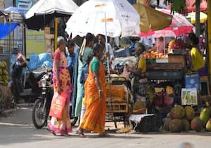 தேனி பகவதியம்மன் கோயில் தெருவில் இருபுறம் ஆக்கிரமிப்பு கடைகள் ...