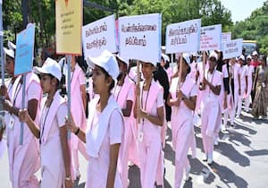குடும்ப நலத்துறை சார்பில் மக்கள் தொகை விழிப்புணர்வு பேரணி மேற்கொண்ட ...