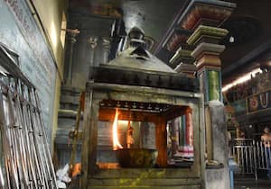 விழுப்புரம் அடுத்த பூவரசன்குப்பம் லட்சுமி நரசிம்மர் கோவிலில்  அணையா ...