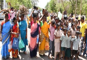 வீட்டு மனை பட்டா கேட்டு திண்டுக்கல் கலெக்டர் அலுவலகத்தில் குடியேறும் ...