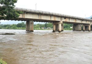 பவானி ஆற்றில் மழை நீர் செந்நிறமாக வருவதால் குடிநீரை காய்ச்சி குடிக்க ...