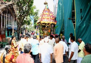 புதுச்சேரி பெருமாள் கோயில் வீதியில் உள்ள ஸ்ரீ தேவி ஏழை மாரியம்மன் ...