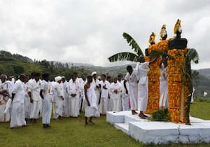 ஊட்டி அருகே ஏக்குனி ஹிரியோடையா கோயிலில், அறுவடை திருவிழாவை முன்னிட்டு ...