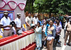 கடலூரில் போக்குவரத்து போலீசார் சார்பில் தலை கவசம் அணிவது தொடர்பாக ...