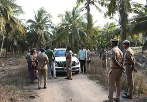 திருப்பூர் மாவட்டம் குடிமங்கலம் அருகே சிக்கனூத்தில் விசாரிக்க சென்ற ...