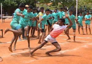 தேனி மேரி மாதா மெட்ரிக் பள்ளியில் நடந்த மாணவர்களுக்கான கபடி போட்டியில் ...