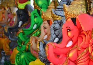 விநாயகர் சதுர்த்தியை முன்னிட்டு பல்வேறு இடங்களில் வைப்பதற்காக தயாராக ...