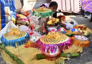 விநாயகர் சதுர்த்தி முன்னிட்டு திருப்பூர், பூ மார்க்கெட் விதியில் ...