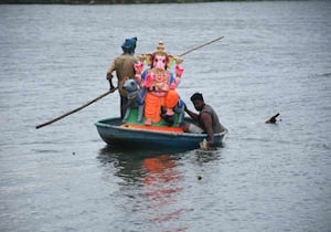 கோவையில் பல பகுதிகளில் பிரதிஷ்டை செய்யப்பட்ட விநாயகர் சிலைகளை ...
