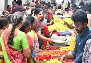 திருப்பூரில், ஓணம் பண்டிகை முன்னிட்டு ஈஸ்வரன் கோவில் வீதியில் உள்ள ...