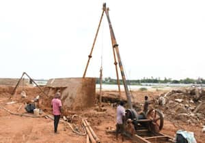 கடலூர் கலெக்டர் அலுவலகம் எதிரே உள்ள தென்பெண்ணை ஆற்றில் கரையை ...