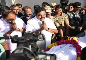 கூட்ட நெரிசலில் சிக்கி இறந்தவர்களின் உடலுக்கு, எதிர்க்கட்சித் தலைவர் ...