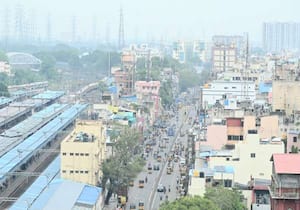 சென்னை நகரில் பரவலாக மழை பெய்தது இதனால் பகல் நேரங்களில் பனிமூட்டத்துடன் ...
