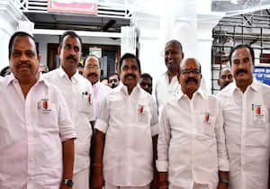  சட்டசபை கூட்டத்திற்கு கிட்னி ஜாக்கிரதை என்ற வாசகத்துடன் பேட்ஜ் அணிந்து ...