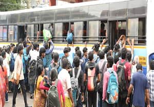 தீபாவளியை முன்னிட்டு கோவை சிங்கநல்லூர் பஸ் ஸ்டாண்டில் பஸ்சிற்காக முன்டி ...
