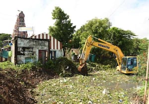 கடலூர் வண்டி பாளையம் ரோடு அங்காளம்மன் கோவில் அருகில் உள்ள மழைநீர் ...