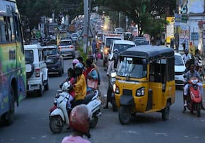 கோவை சுந்தராபுரம் காந்திநகர் பகுதியில் உள்ள யூ - டர்ன்னால் பொள்ளாச்சி ...