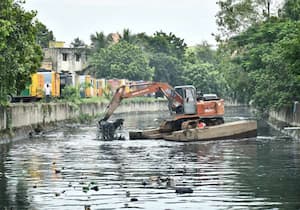 பருவமழை முன்னெச்சரிக்கை நடவடிக்கையாக, சென்னை சூளைமேடு பகுதியில் உள்ள ...
