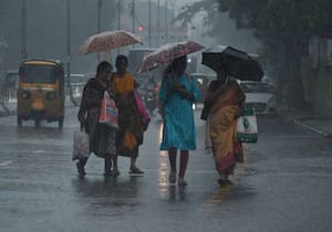  சென்னையில் நேற்று திடீரென பரவலாக மழை பெய்தது, இடம்: ராஜாஜி சாலை,ஜார்ஜ் ...