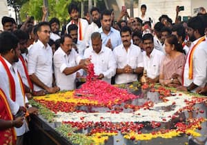 தவெகவில்  இணைந்த செங்கோட்டையன் மற்றும் கட்சி நிர்வாகிகள் உடன் சென்னை ...