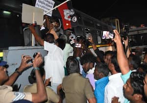 விழுப்புரம் - புதுச்சேரி சாலையில் மெழுகுவர்த்தி ஏந்தி மனித சங்கிலி ...